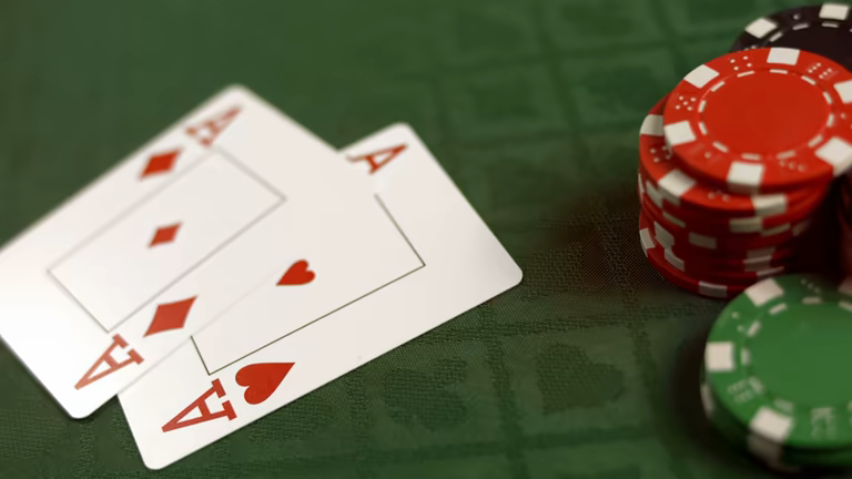 Migliori Siti Poker Online con Tavoli Attivi a Ogni Ora