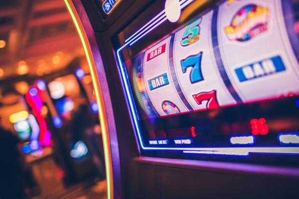 Comparing Slot and Table Games at best online casino sites Singapore Platforms
