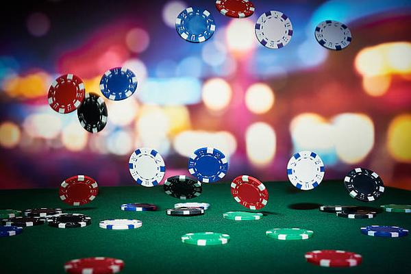 Discover Classic Casino Formats Through オンラインカジノ Gaming Collections